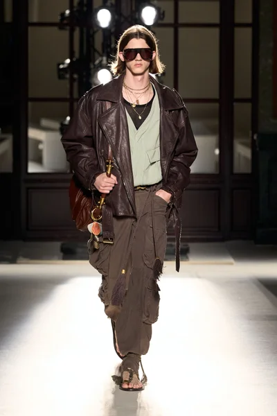 Look 24